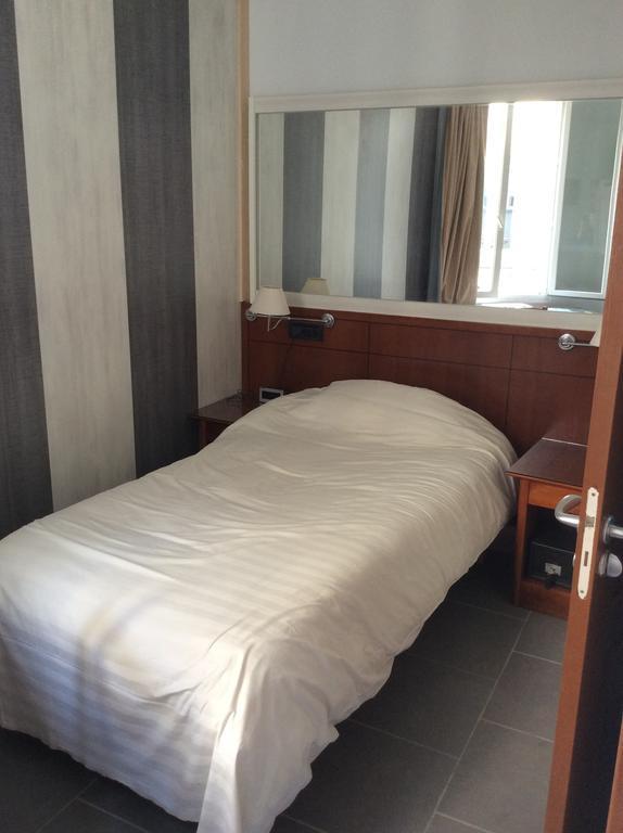 Hotel Paname Clichy Habitación foto