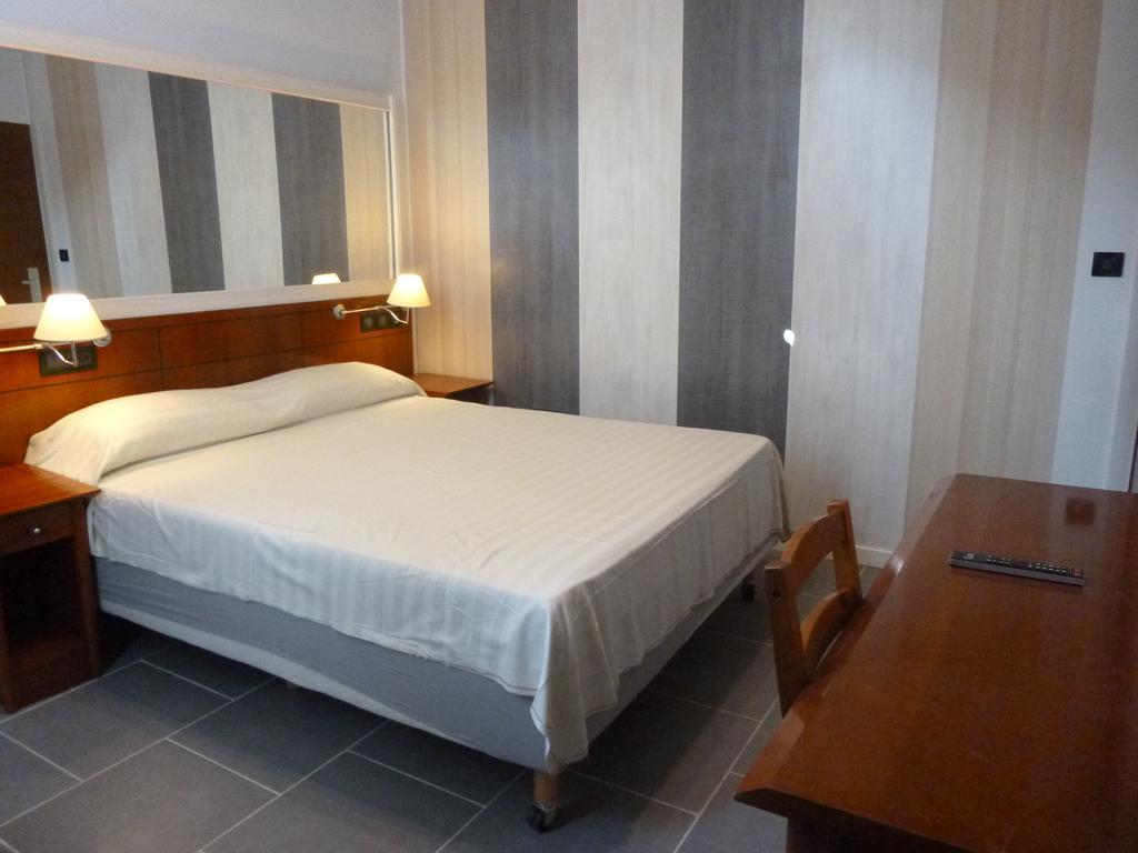 Hotel Paname Clichy Habitación foto